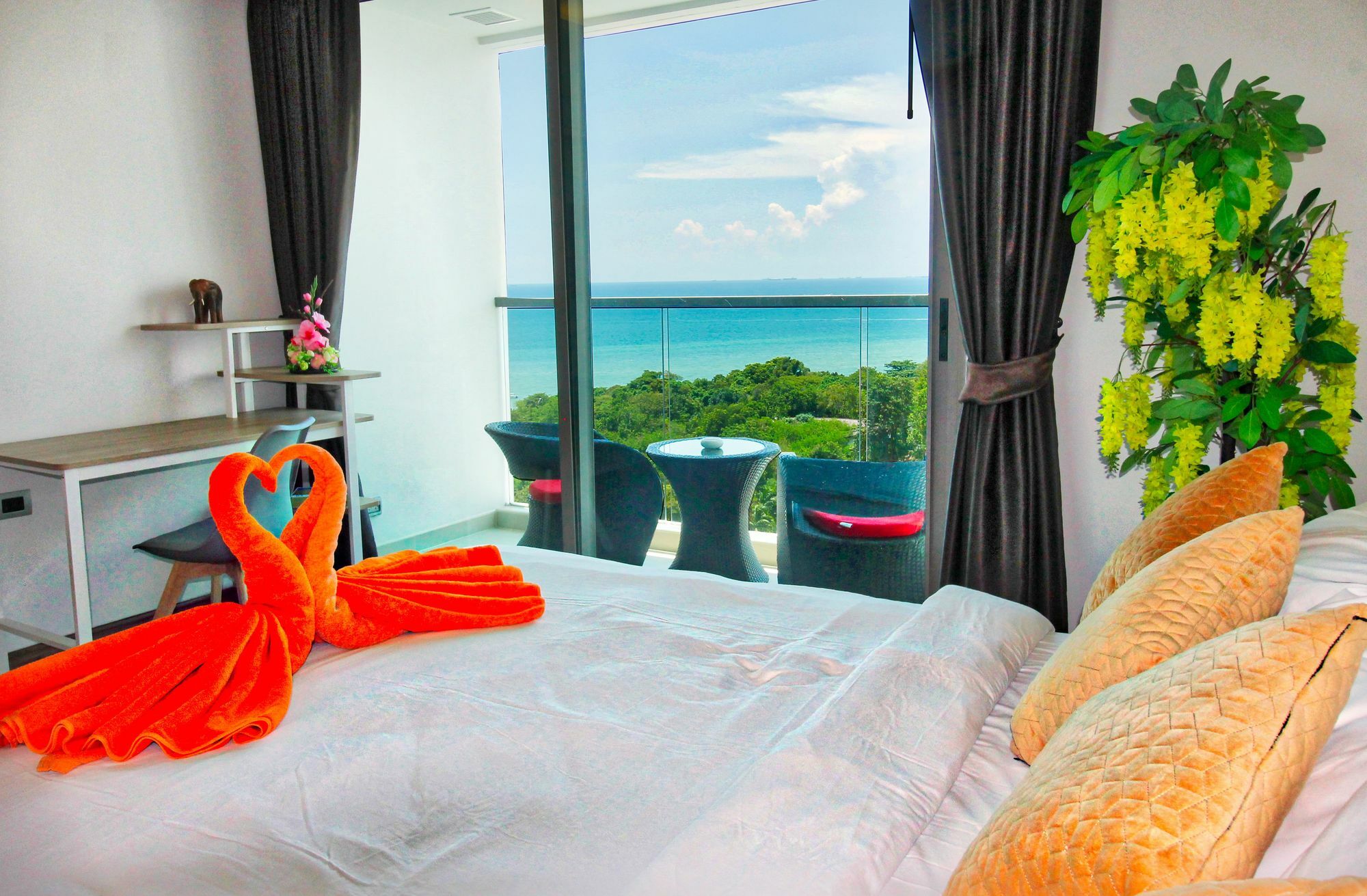 Ferienwohnung The Peak Towers Pattaya Exterior foto